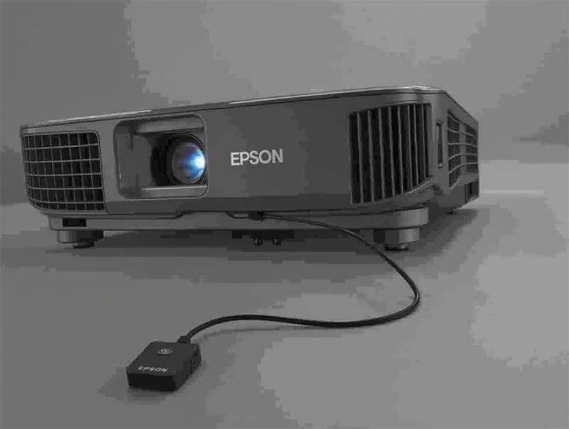 how to connect a bluetooth speaker to a epson projector with AUX cable.jpg